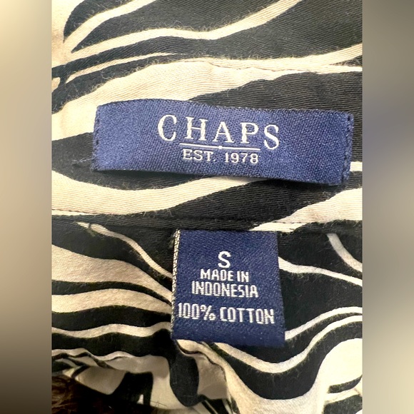 Black and White Wavy Patterned Button Down Shirt - Picture 4 of 4